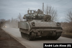 Американская боевая машина Bradley под Авдеевкой, декабрь 2023 года