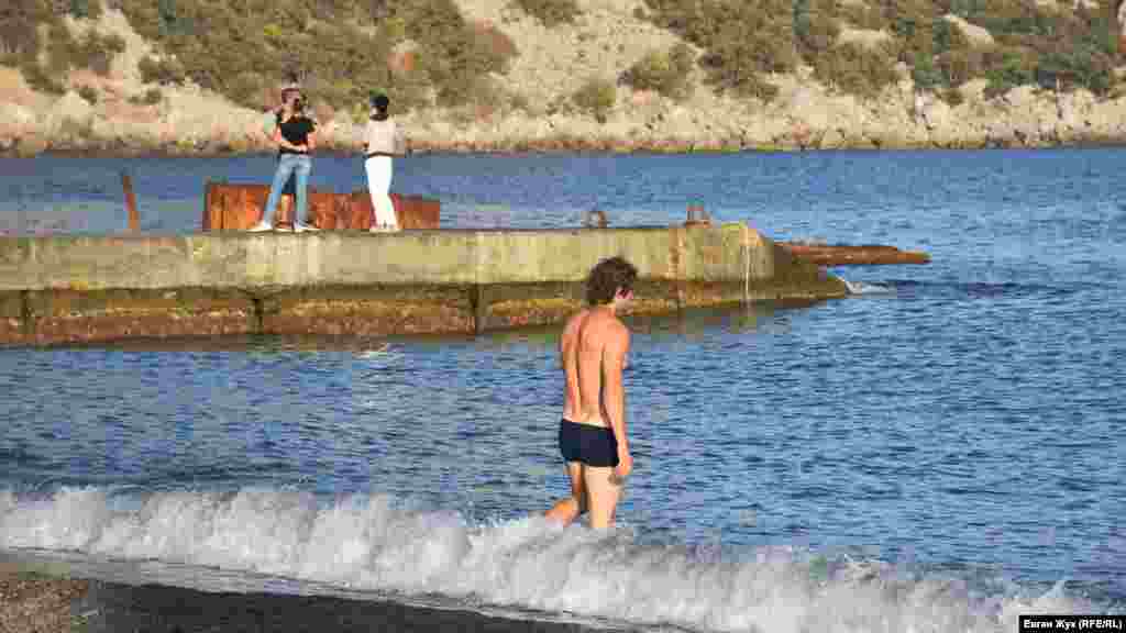 В этом году в конце октября температура морской воды у Южного берега Крыма составляет 18-20 градусов по Цельсию