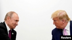  U.S. President Donald Trump (right) and Russian President Vladimir Putin (file photo)