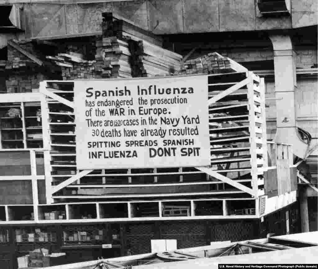 На плакате написано, что не надо плевать на землю. Надпись вывесили в октябре 1918 года как раз на входе на тот самый завод морской авиации. Из всех городов США Филадельфия пострадала от &laquo;испанки&raquo; больше всего